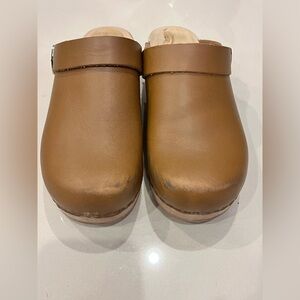 No. 6 Tan Leather Clogs